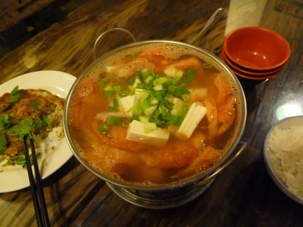 トマトスープ鍋(痩肉番茄湯)