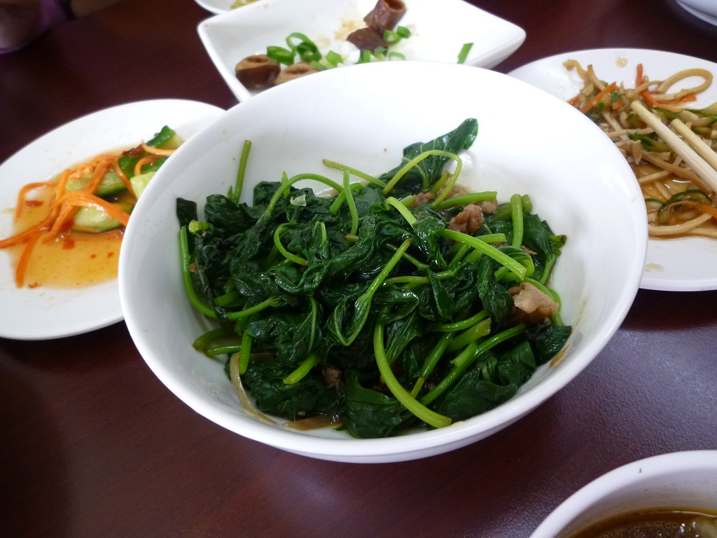 高雄の餐館「美東二」
